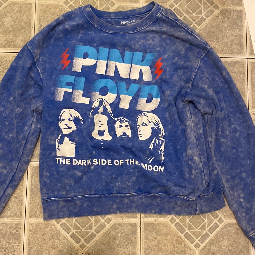 Pink Floyd, dark side of the moon. I wear it and I’m a woman. It’s a little big.